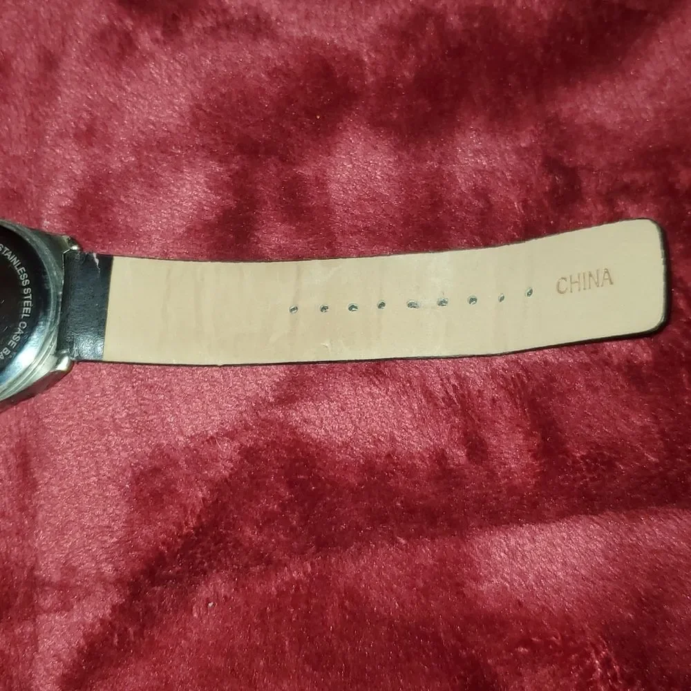 Unlisted Kenneth Cole Minimalist‎ Men's Watch Wristwatch Black Red Silver Analog
